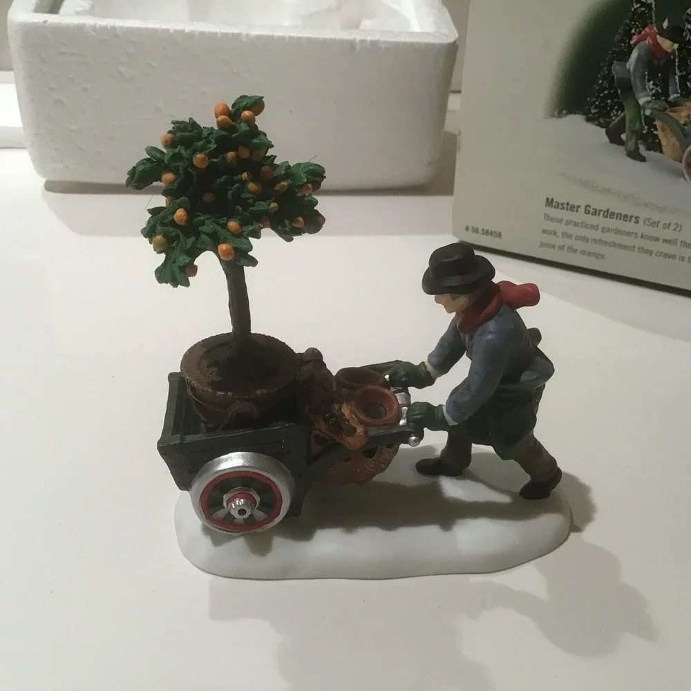 Department 56 Dickens Village Master Gardeners Set of 2 Figurines #58458 w/ box